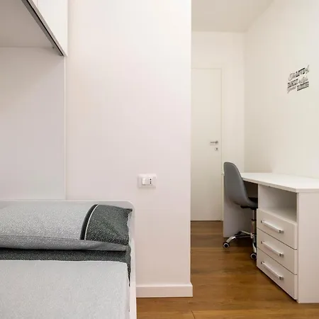 Comfort House In Centro Wifi, Box, Ascensore Apartamento *