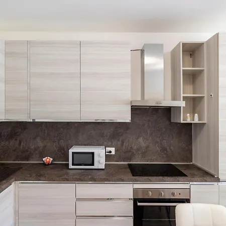 Comfort House In Centro Wifi, Box, Ascensore Apartamento *