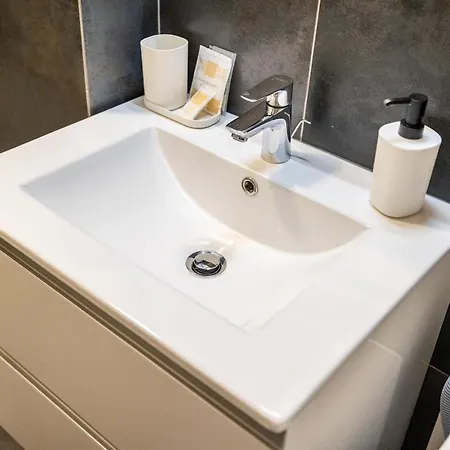 Comfort House In Centro Wifi, Box, Ascensore Apartamento